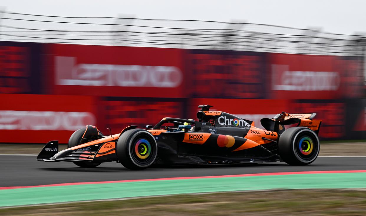 阿斯顿马丁完胜红牛二队,汉密尔顿点燃赛场 阿斯顿马丁完胜红牛二队,汉密尔顿点燃赛场