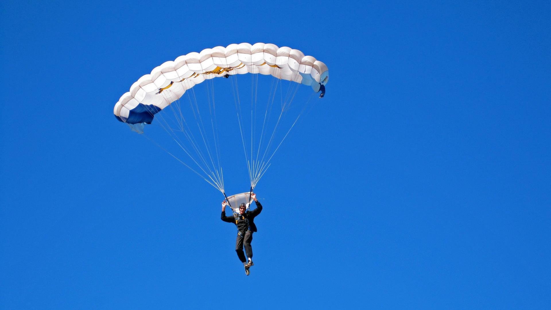 卡拉斯科独舞波兰防线，勒沃库森战术机器如何粉碎东欧铁骑？