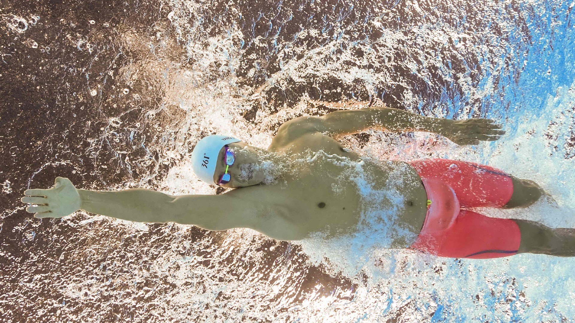 跨界奇迹，当足球战歌响彻F1赛道—秘鲁的淘汰赛精神与托尼的极限接管